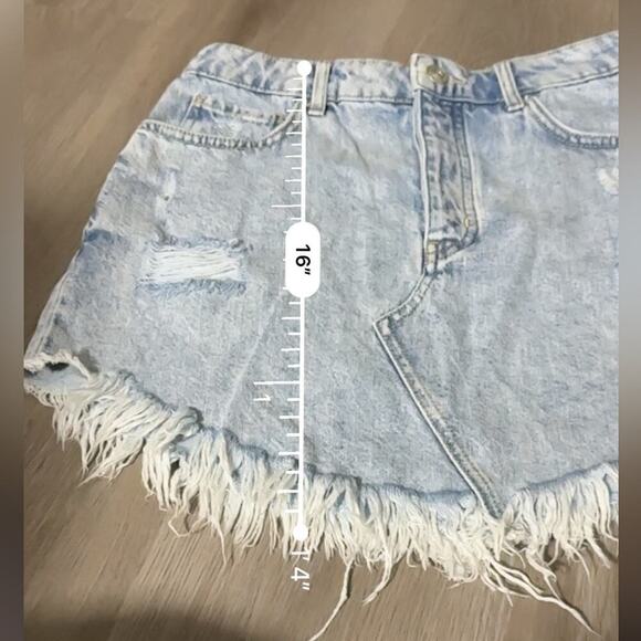 Urban Outfitters BDG Jojo Light Wash Distressed Raw Hem Denim Jean Mini Skirt M - Picture 7 of 7